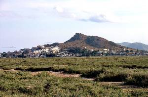 Foto 4: Panormica del volcn del Carmol, originado fundamentalmente por emisiones de andesitas calcoalcalinas potsicas