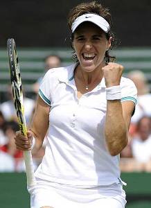 M Jos Martnez celebra un punto en Wimbledon 2008 [M Jos Martnez]