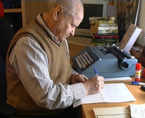 Francisco S�nchez Bautista escribiendo