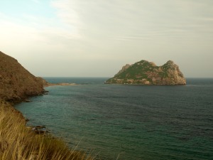 Isla del Fraile y Punta del Cigarro. Instalaciones contemporneas abandonadas sobre restos de Factora de Salazones romana 