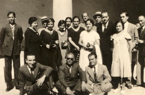 Mar�a Cegarra, Carmen Conde y Antonio Oliver con el grupo de la Romer�a l�rica a Oleza en homenaje a Gabriel Mir� el 2 de octubre de 1932