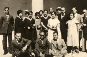 Mara Cegarra, Carmen Conde y Antonio Oliver con el grupo de la Romera lrica a Oleza en homenaje a Gabriel Mir el 2 de octubre de 1932