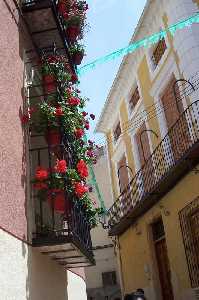 Balc�n adornado para las fiestas de Ulea [Ulea_Fiestas de la Santa Cruz] 