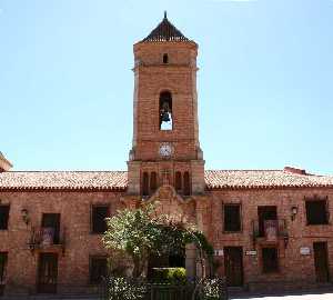 Fachada y torre de La Santa [Totana_Personajes_J. M.� Munuera]