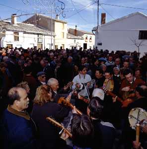 Aglomeraci�n de gente ante el espect�culo 