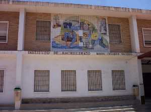 Instituto que lleva el nombre de Mar�a Cegarra 