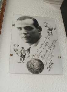 Dedicatoria del gran portero espa�ol Ricardo Zamora 