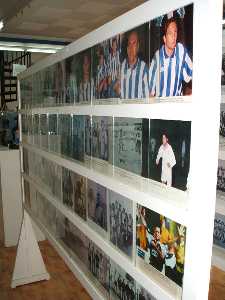 Fotograf�as de jugadores ilustres en el campo del �guilas 