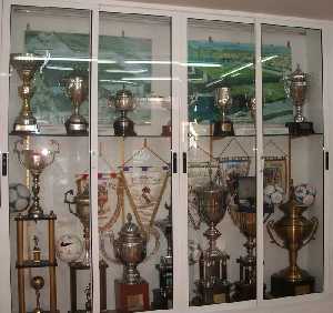Vitrina con trofeos del club aguile�o 