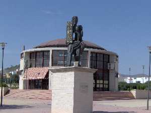 Monumento al trabajador del mueble