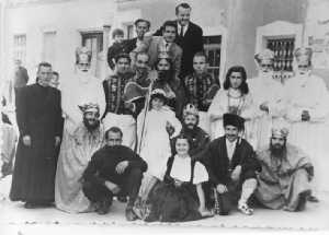 Auto de los Reyes Magos en Fuente-�lamo, hacia 1950