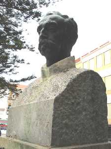 Busto del Homenaje al Comandante Villamart�n [Cartagena_Comandante Villamart�n]