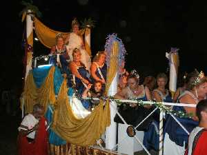 Romanas en el desfile general 