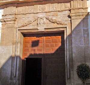 Puerta de Acceso a la Iglesia