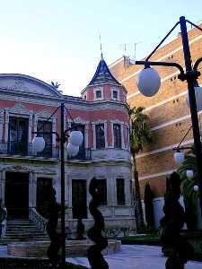 Vista de una de las Torres y Jardn