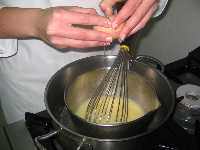 A�adir los huevos, y cuajar 