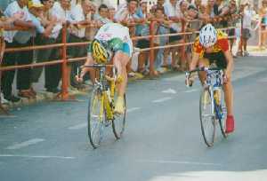 Jos Javier Cano disputando un sprint