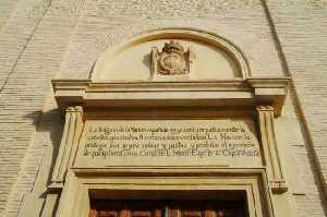 Entrada a la iglesia de Santiago en Pliego