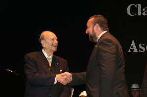 De Heras entrega la insignia a Carlos Valcrcel