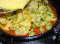 A�adiendo los huevos