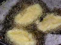 Bu�uelos friendo  