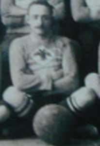 Jacky Gillman, delantero del �guilas de quien la prensa de la �poca destaca su fuerte disparo