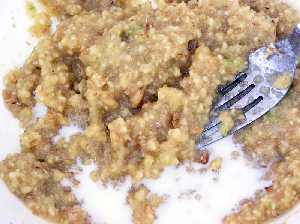 A�adiendo la leche  