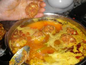 Incorporaci�n de las pelotas al Caldo del Cocido 