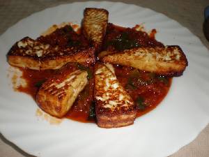 Queso frito con tomate. Presentaci�n final