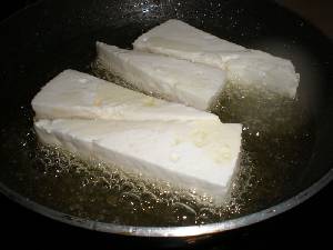 Queso fri�ndose en el aceite. 