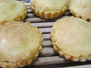 Pastelitos rellenos de jam�n y queso